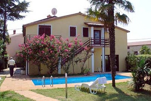 Schönes Haus mit Pool, Garten und Meerblick