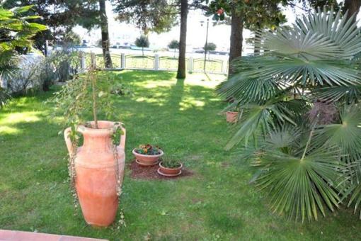 wunderschoener-garten-villa-umag