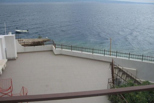 meer-und-grosse-terrasse-omis