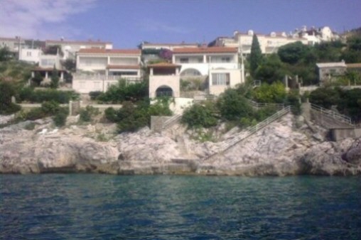 Wunderschöne Villa mit Privatstrand direkt am Meer